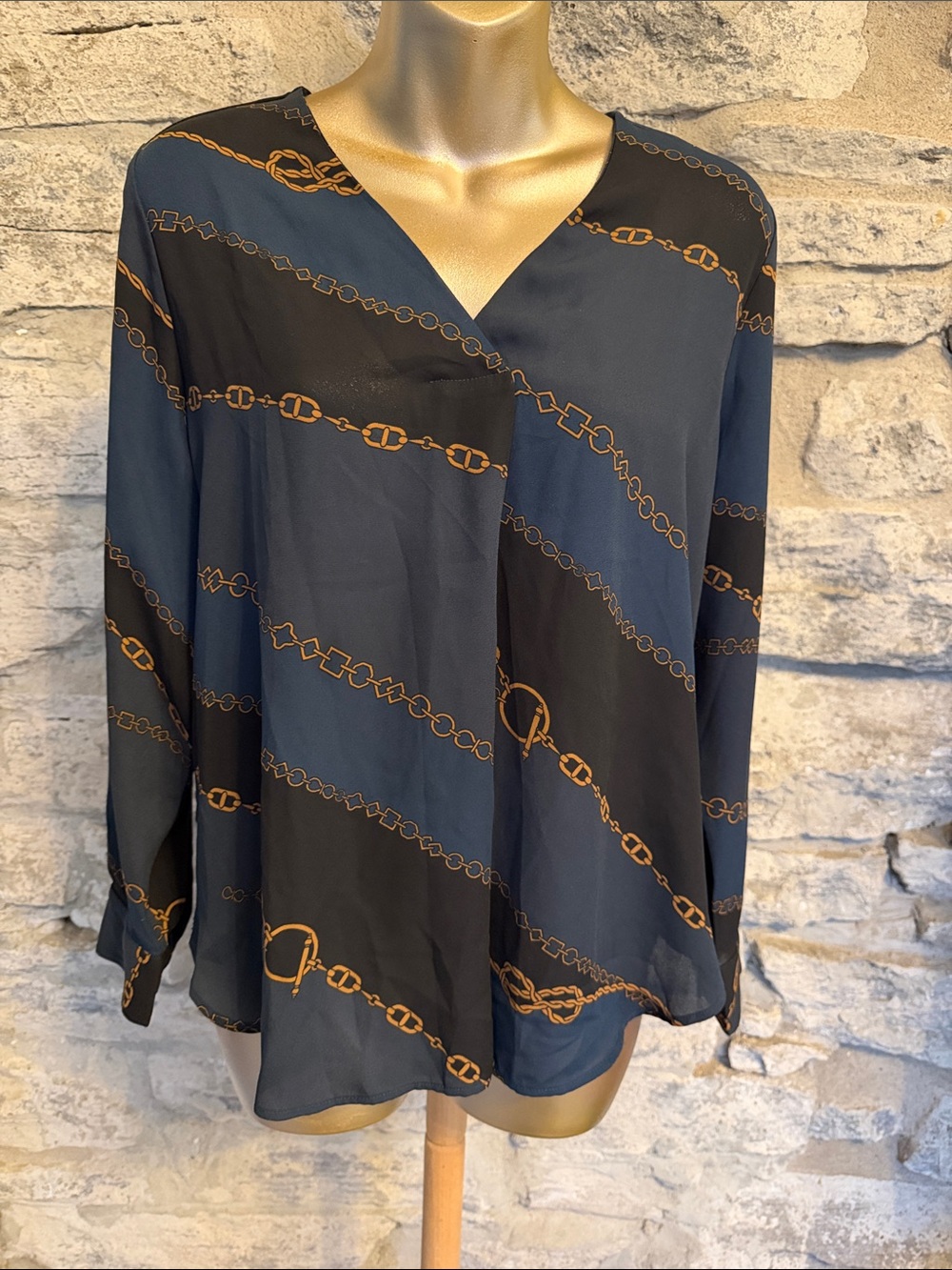 Black & Teal Chain-Print V-Neck Blouse